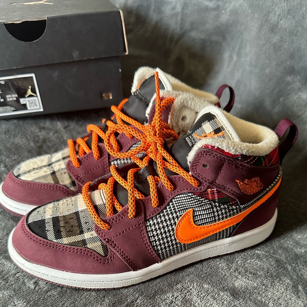 Kids Jordan 1 sneakers